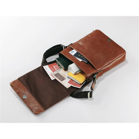 【711】イタリア製 バケッタレザーフラップショルダーバッグ(伊・アチャイオ)(週刊新潮紹介)