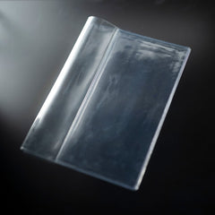 A5判(縦210mm×横148mm、厚さ10mm)の書籍に対応した、新潮社オリジナルのクリアブックカバー
新潮社オリジナルの透明ブックカバー。あなたの大切な書籍をしっかり保護します。透明ツヤ軟質PVC 厚さ0.2mm■商品お届け日2025年9月18日の発売日より順次*商品の発送は日本国内のみ対応可能です。■■注意事項■■*決済はクレジットカード、Shop Pay、Apple Payの3種類が可能です。*ご予約が完了すると、注文受付メールが届きます。*1回の発送ごとに送料が発生します。*通常送料はネコポスが全国一律330円(税込)、宅配便が全国一律880円(税込)。ただし、宅配便の沖縄県への配送は一律1,760円(税込)となります。*ネコポスは配達員の手渡しではなく郵便ポスト投函のため、配達日時および曜日の指定はできません。ネコポスご利用に際して発生する配送事故等によるトラブル・損害につきましては、補償いたしかねます。お客様のポストの大きさによって、多少潰れてしまう事がございますので、気になる方やギフトにご利用の方など、より確実な商品のお届けには【宅配便】をご利用ください。*ブックカバー購入枚数と送料についてのご案内【ブックカバーのみご購入の場合】ブックカバー3枚までご購入の場合、ネコポスか宅配便かをお選びいただけます。ブックカバー4枚以上をご購入の場合、宅配便のみのお届けとなります。【ブックカバーと書籍合わせてご購入の場合】ブックカバーと新潮ショップで販売中の書籍を合わせてご購入の際、下記組合せの場合、ネコポスか宅配便かをお選びいただけます。(ご購入例)・ブックカバー1枚+書籍1冊・ブックカバー2枚+書籍1冊ブックカバーと新潮ショップで販売中の書籍を合わせ、上記以外の組合せの場合は、宅配便のみのお届けとなります。*ご予約後の商品のキャンセル、数量変更、返品は一切お受けできません。*商品を宅配業者(ヤマト運輸)に引き渡した後、送り状番号をメール(前記、注文受付メールとは別)にてお知らせいたします。以後、宅配業者のサイトで配送状況をご確認ください。【ご注文前に必ずご確認ください】*Shop Pay、Apple Payをご利用の場合、登録されているお客様情報、配送先情報が最新かどうかを必ず事前にご確認ください。お名前は日本語表記(漢字・ひらがな・カタカナ)でお願いします。ニックネーム・絵文字等は使用できません。また、Shop Pay、Apple Payでクレジットカードを事前登録することでスムーズなご予約が可能です。<Shop Payの設定手順(外部サイト)>https://help.shop.app/en/shop/shop-pay-settings<Apple Payの設定手順(外部サイト)>https://support.apple.com/ja-jp/guide/iphone/iphf8b1fc01e/ios*販売開始時間より前に商品ページを開いている場合は、販売開始時間になりましたらページを更新する必要があります。*メールアドレスの入力間違いにご注意ください。*迷惑メールの対策などでドメイン指定を行っている場合、注文受付メールなど当店からのメールが受信できない場合があります。「@shincho-shop.jp」を受信設定してください*当店からのメールがサーバーの関係で自動的に迷惑メールフォルダに振り分けられる場合があります。迷惑メールフォルダもご確認ください。*ご予約完了後に注文受付メールが届いていなくてもご予約が完了している場合があります。ご予約手続きが完了したにもかかわらず、迷惑メールフォルダにもメールが届いていない場合、まずはサポートデスクまでお問い合わせください。再度ご予約手続きをされると重複予約となる場合があるためご注意ください。新潮ショップ会員様はマイページの注文履歴でもご確認をお願いします。なお、新潮ショップ会員様でもログインせずにご予約完了された場合は注文履歴に表示されません。*配送先情報(名前・電話番号・郵便番号・住所 ※部屋番号など)の入力不足、入力間違いは、配送遅延につながる場合がありますのでご注意ください。