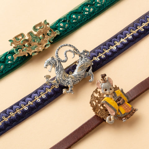 「十二国記」ブローチ<楽俊・二>(帯留め金具付き)