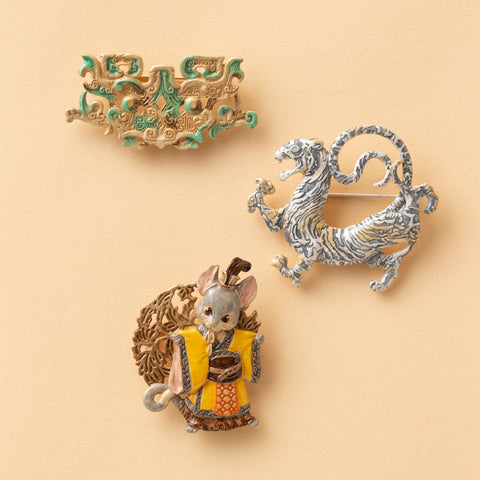 「十二国記」ブローチ<楽俊・二>(帯留め金具付き)